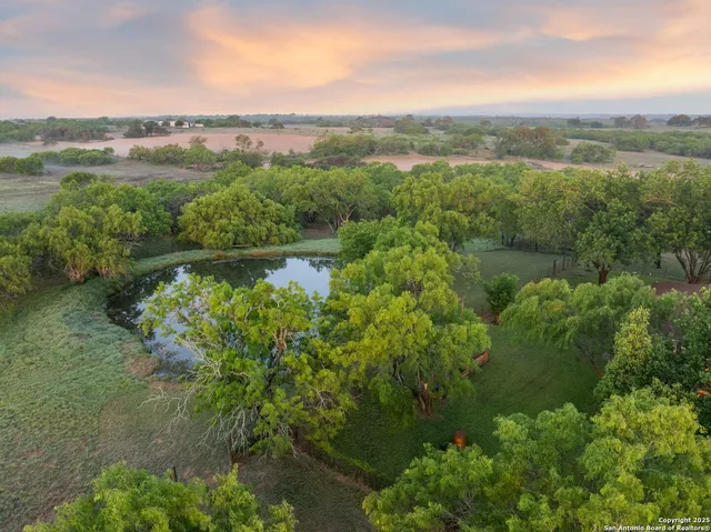 $599,000 | 4416 County Road 117, Floresville, TX 78114