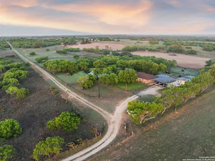 $599,000 | 4416 County Road 117, Floresville, TX 78114