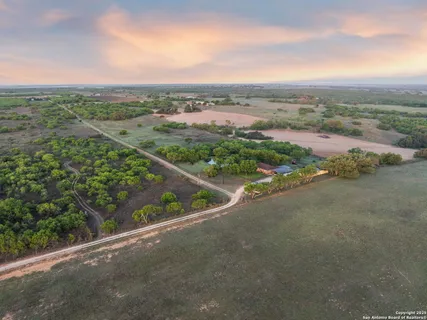 $599,000 | 4416 County Road 117, Floresville, TX 78114