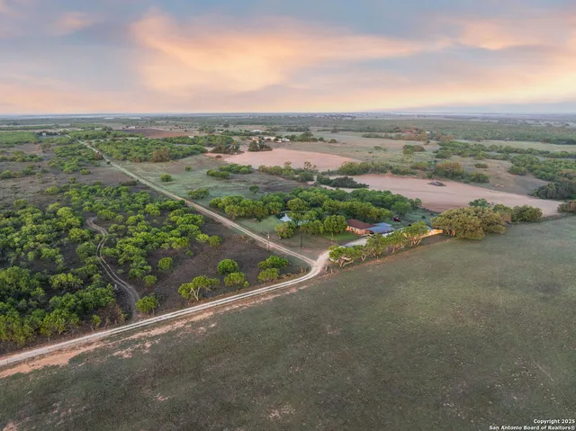 $599,000 | 4416 County Road 117, Floresville, TX 78114