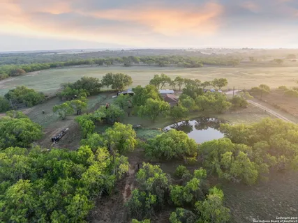 $599,000 | 4416 County Road 117, Floresville, TX 78114