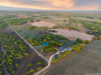 $599,000 | 4416 County Road 117, Floresville, TX 78114