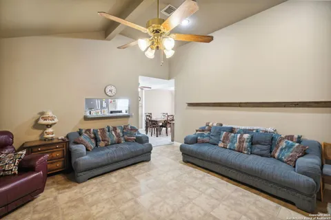 $599,000 | 4416 County Road 117, Floresville, TX 78114