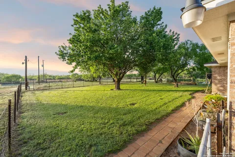 $599,000 | 4416 County Road 117, Floresville, TX 78114