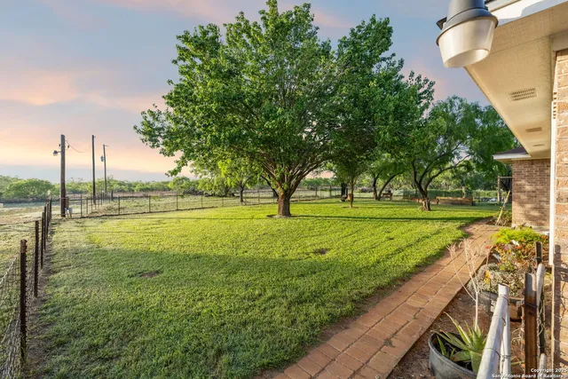 $599,000 | 4416 County Road 117, Floresville, TX 78114