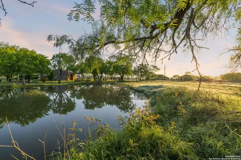 $599,000 | 4416 County Road 117, Floresville, TX 78114