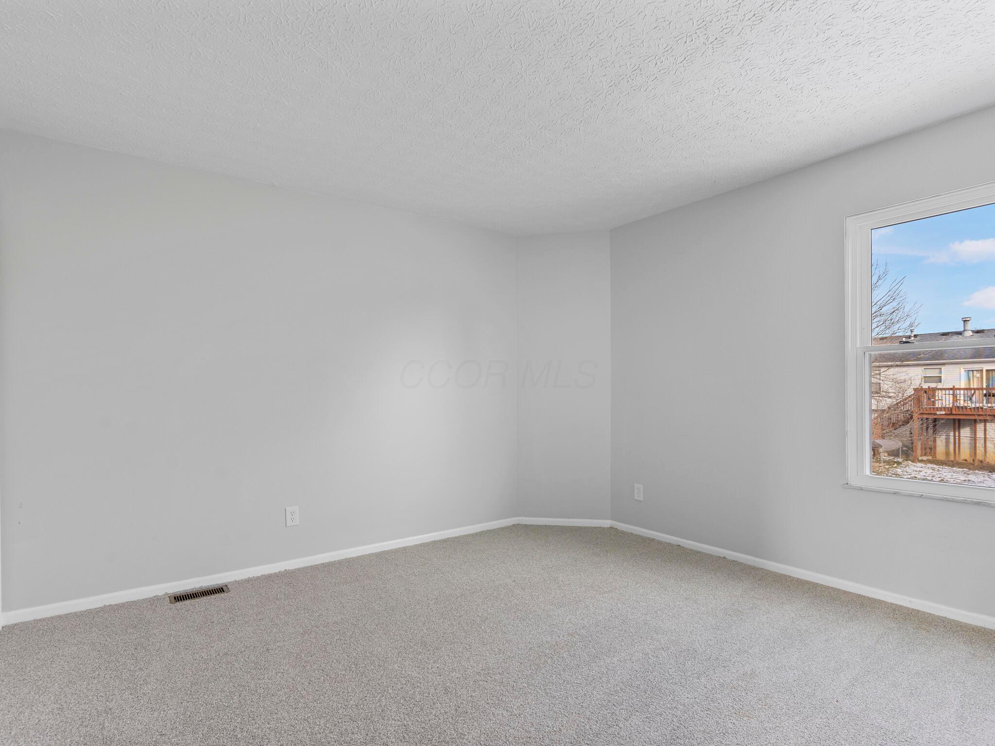 2754 Raphael Drive Columbus, OH 43232 - Photo 10 of 23 CAP09996