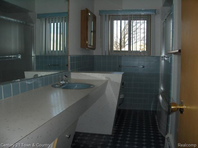 8745 Canal Road Sterling Heights, MI 48314 - Photo 3 of 12 3