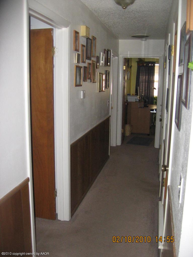 2603 Douglas Drive Amarillo, TX 79110 - Photo 12 of 20 NICE WIDE HALLWAY
