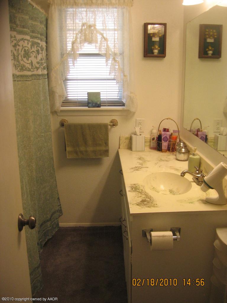 2603 Douglas Drive Amarillo, TX 79110 - Photo 14 of 20 MAIN BATH