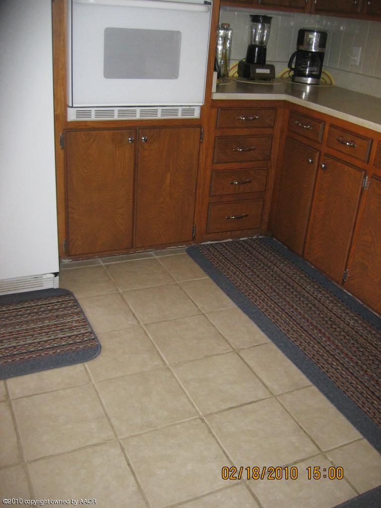 2603 Douglas Drive Amarillo, TX 79110 - Photo 18 of 20 KITCHEN/DINING HAS TILE FLOOR