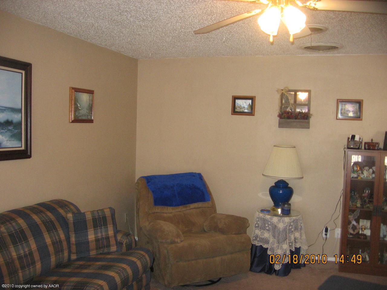 2603 Douglas Drive Amarillo, TX 79110 - Photo 6 of 20 SOUTH END OF LV RM