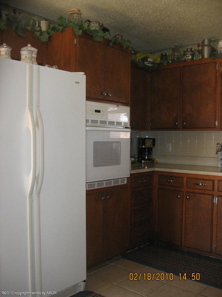 2603 Douglas Drive Amarillo, TX 79110 - Photo 8 of 20 KITCHEN