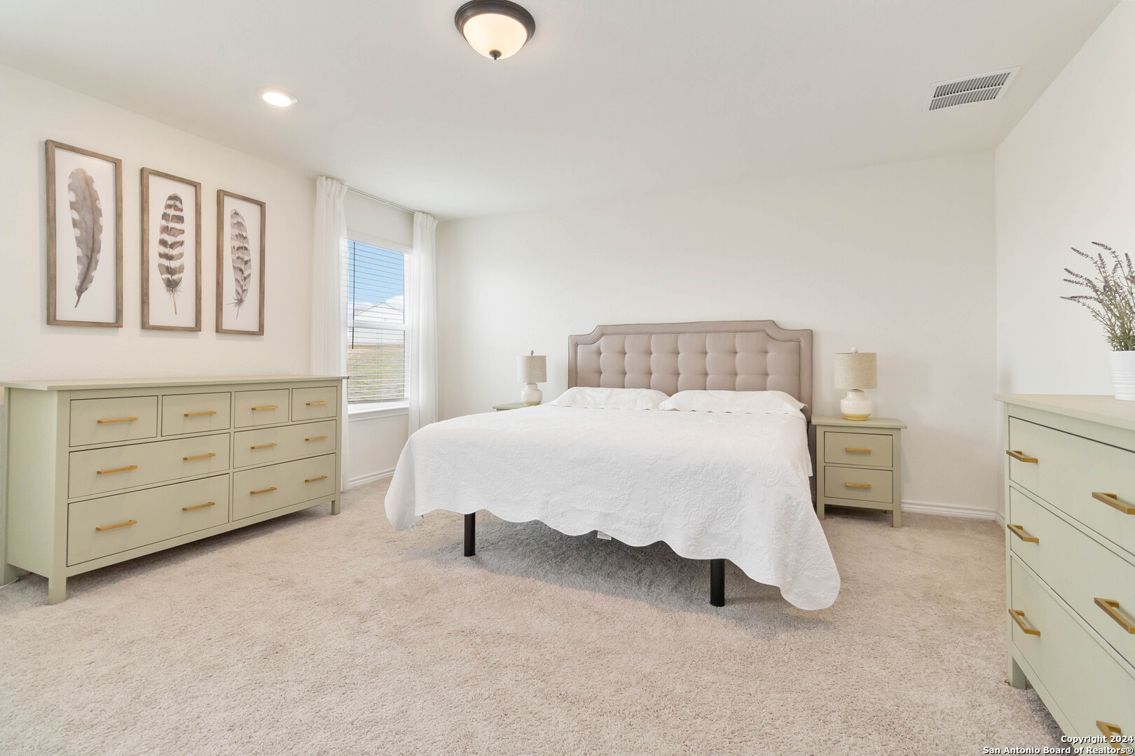 6611 Runaway Row Converse, TX 78109 - Photo 17 of 30 a bed room with a bed and furniture