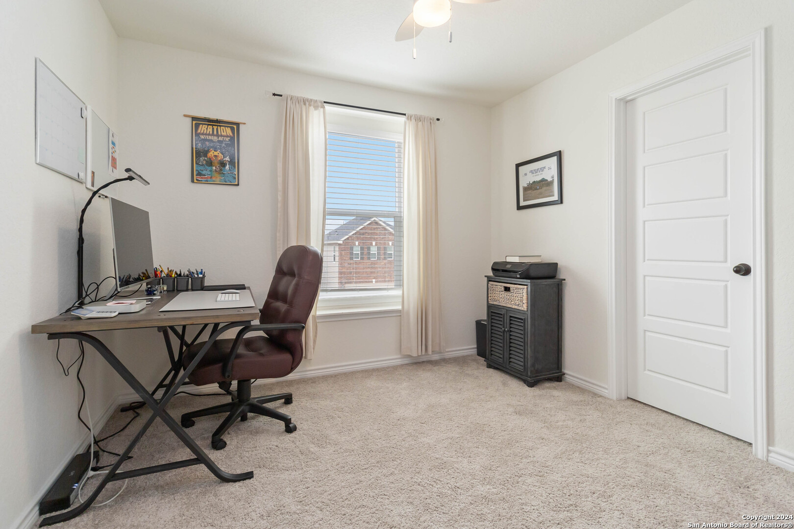 6611 Runaway Row Converse, TX 78109 - Photo 21 of 30 a view of a workspace with furniture