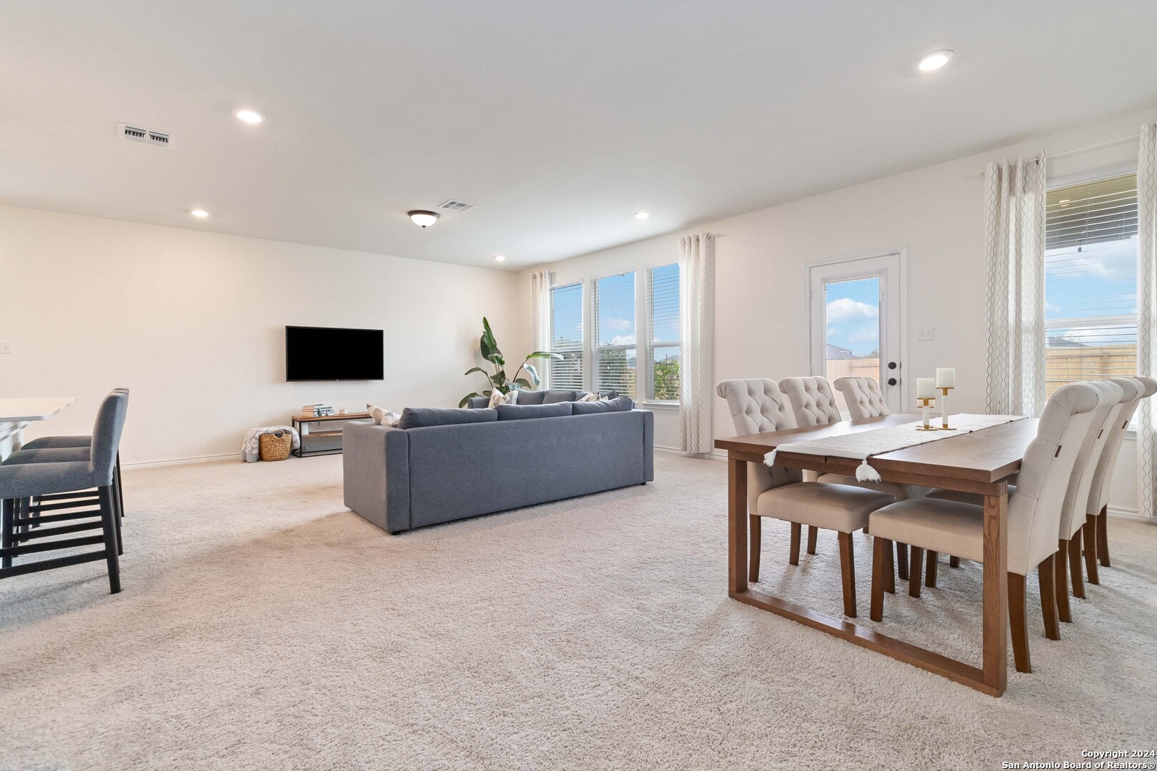 6611 Runaway Row Converse, TX 78109 - Photo 7 of 30 a living room with furniture and a flat screen tv