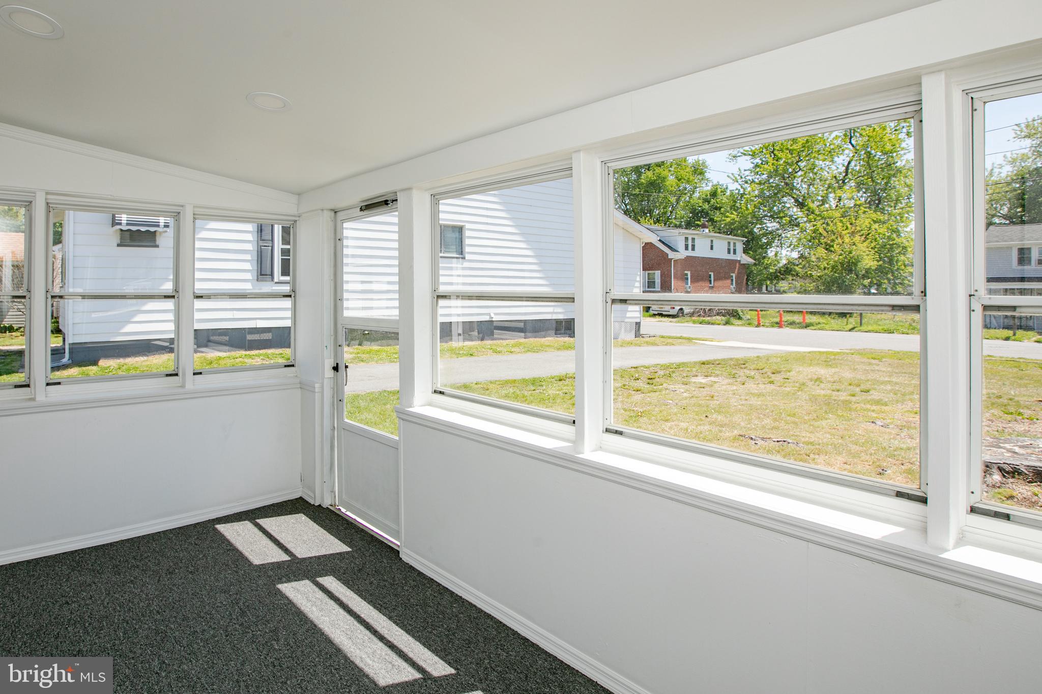 46 Morgan Avenue Hamilton, NJ 08619 - Photo 27 of 39 Enclosed Sunporch