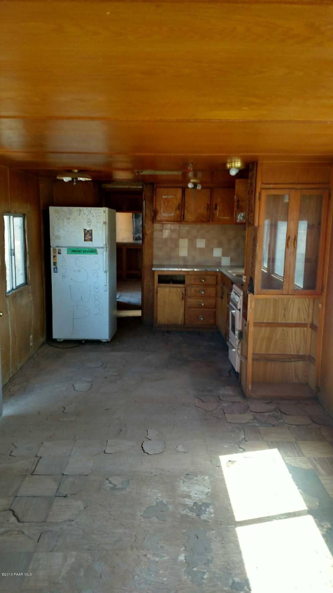 25480 North Mitchell Road Paulden, AZ 86334 - Photo 2 of 7 a view of a car garage