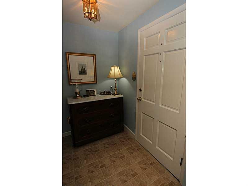 155 Foxcroft Road Pittsburgh, PA 15220 - Photo 2 of 24 Entry/Foyer.