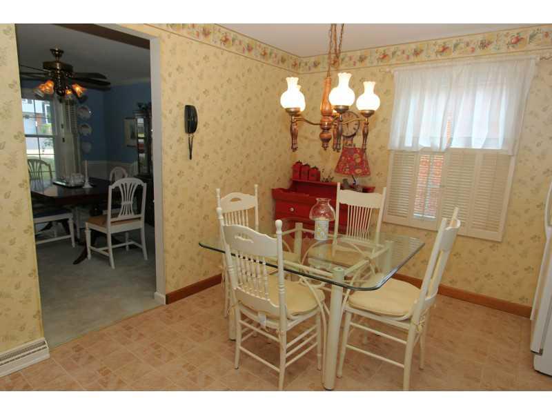 155 Foxcroft Road Pittsburgh, PA 15220 - Photo 11 of 24 Kitchen.
