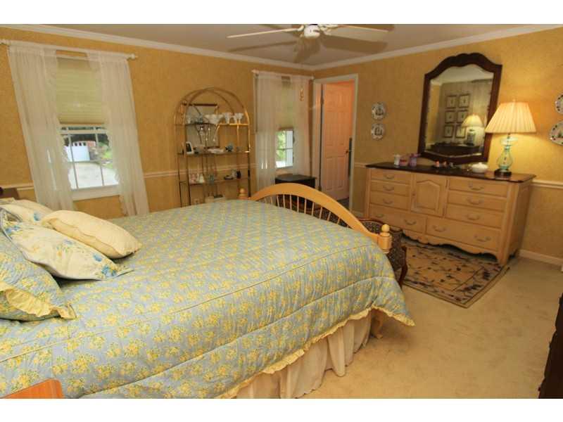 155 Foxcroft Road Pittsburgh, PA 15220 - Photo 13 of 24 Master Bedroom.