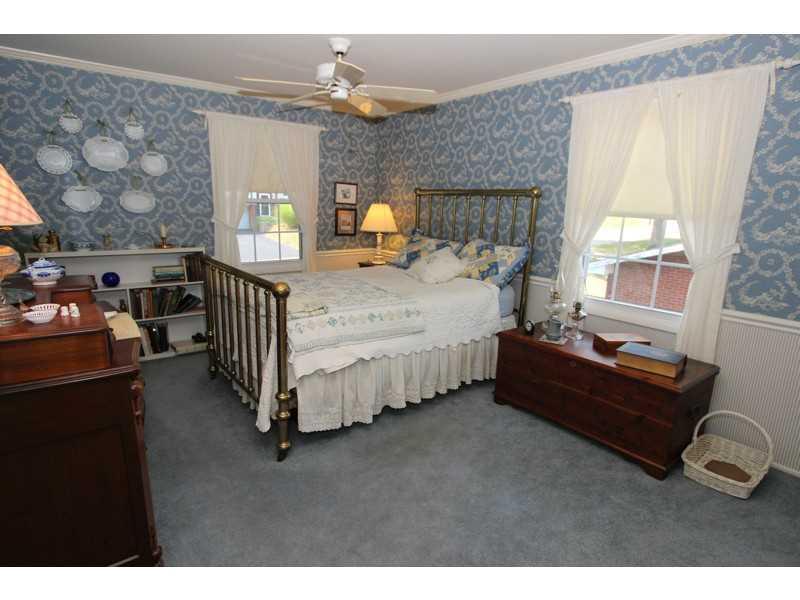 155 Foxcroft Road Pittsburgh, PA 15220 - Photo 15 of 24 Bedroom.