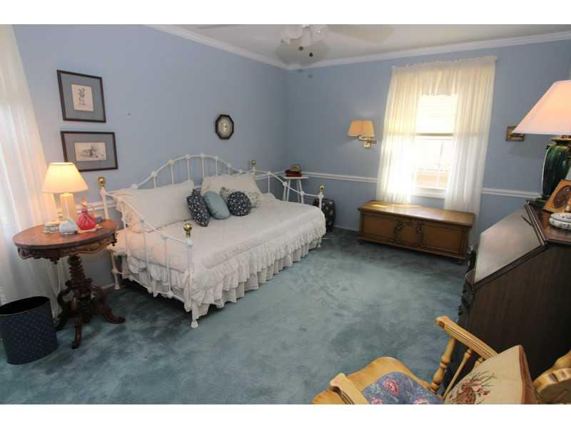 155 Foxcroft Road Pittsburgh, PA 15220 - Photo 18 of 24 Bedroom.