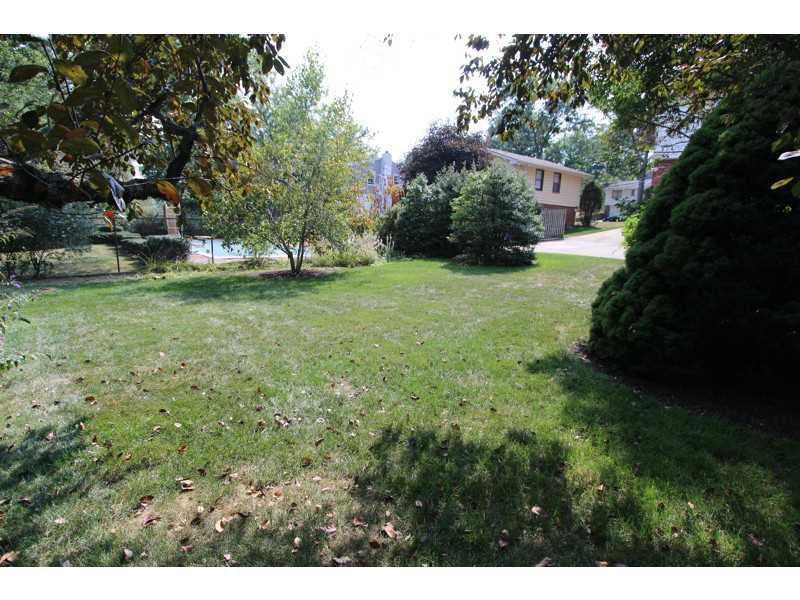 155 Foxcroft Road Pittsburgh, PA 15220 - Photo 23 of 24 Yard/Garden.
