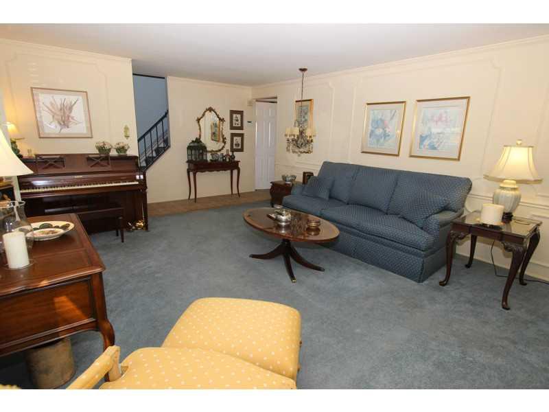 155 Foxcroft Road Pittsburgh, PA 15220 - Photo 4 of 24 Living Room.