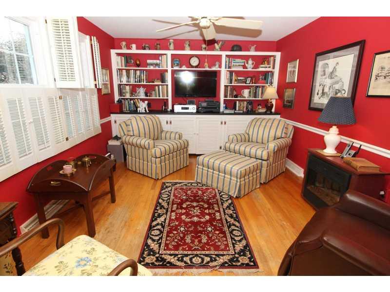 155 Foxcroft Road Pittsburgh, PA 15220 - Photo 7 of 24 Den.