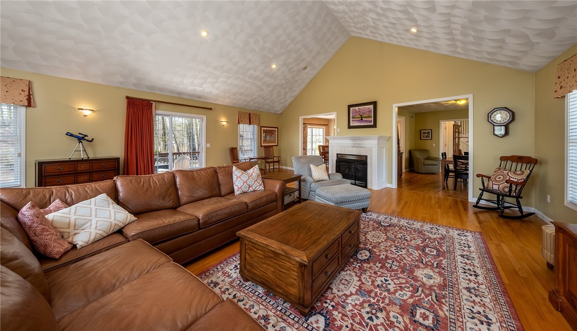 9 Meadowbrook Road Lincoln, RI 02865 - Photo 14 of 39 Gallery Image 14