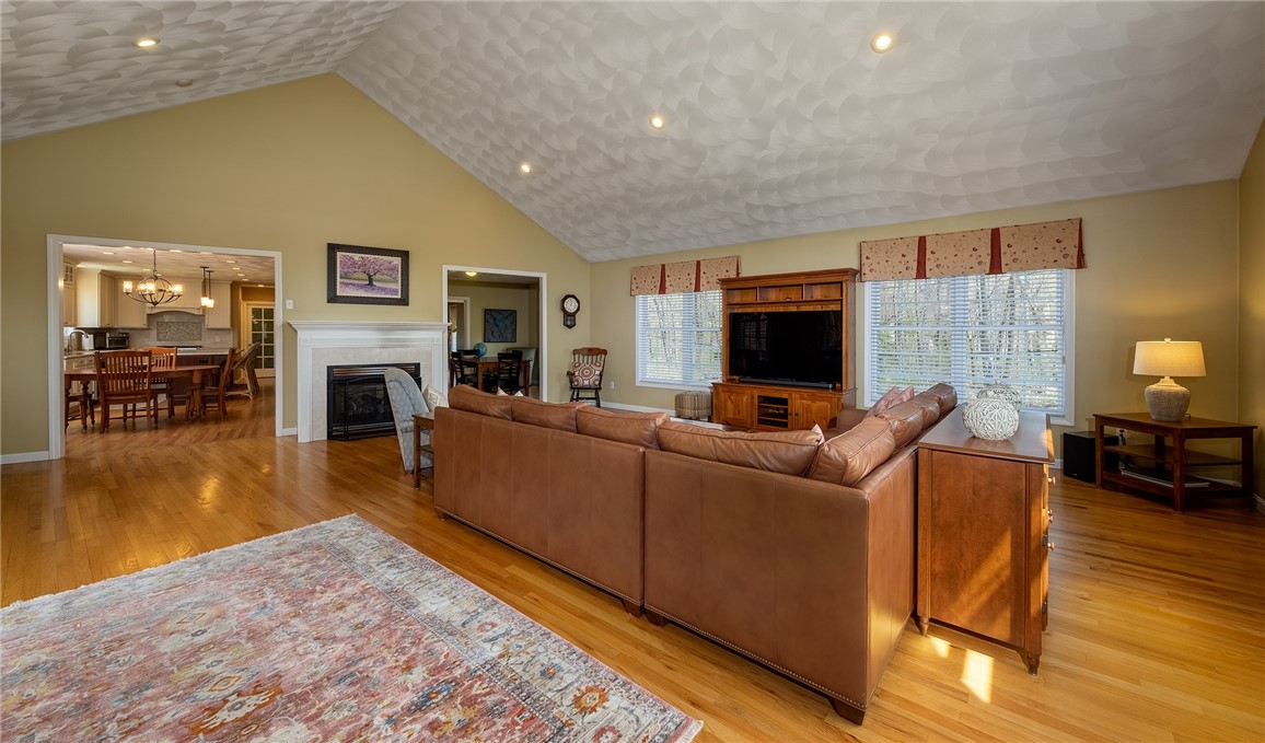 9 Meadowbrook Road Lincoln, RI 02865 - Photo 15 of 39 Gallery Image 15