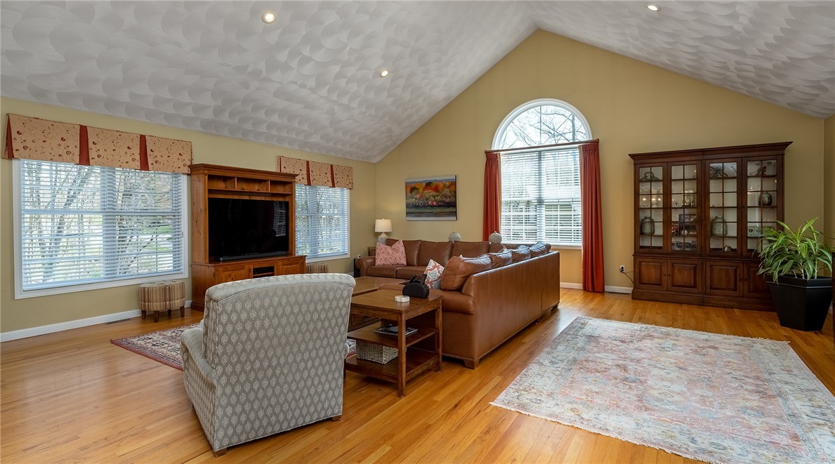 9 Meadowbrook Road Lincoln, RI 02865 - Photo 16 of 39 Gallery Image 16