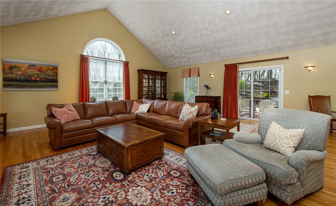 9 Meadowbrook Road Lincoln, RI 02865 - Photo 17 of 39 Gallery Image 17