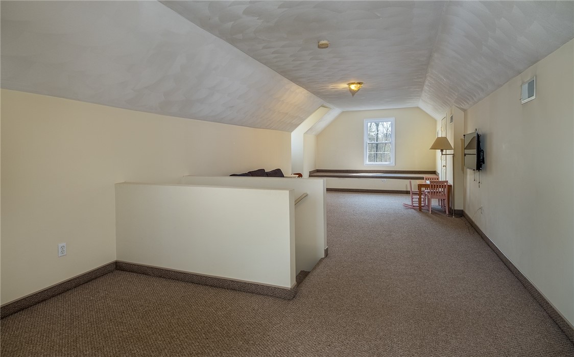 9 Meadowbrook Road Lincoln, RI 02865 - Photo 35 of 39 Gallery Image 35