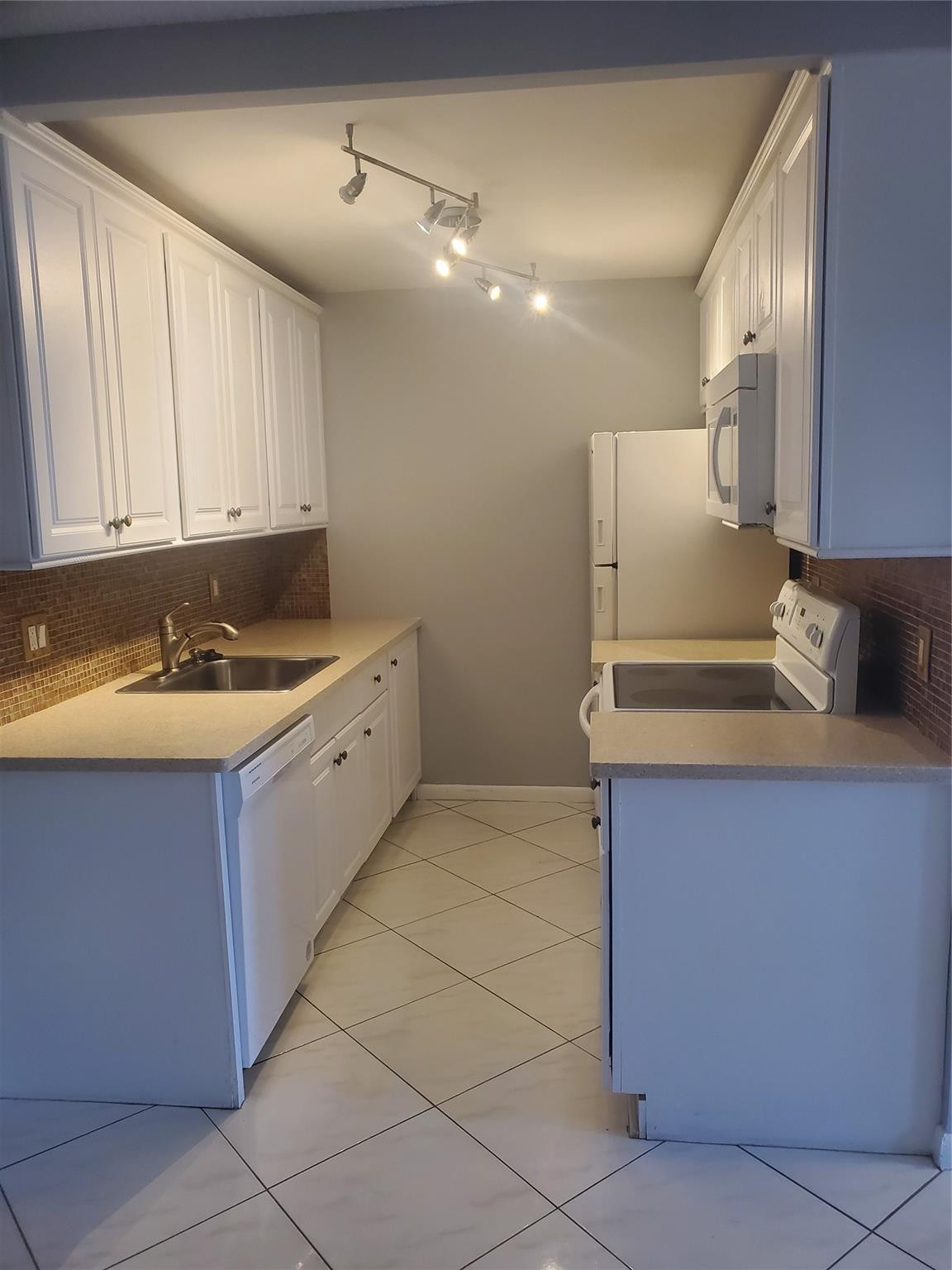 3031 Cornwall East, Unit 3031 Boca Raton, FL 33434 - Photo 1 of 25 Photo 1