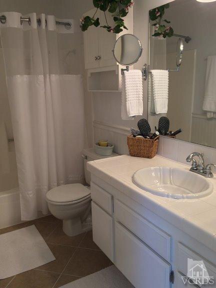 424 Reed Way Port Hueneme, CA 93041 - Photo 42 of 68 a bathroom with a toilet sink and mirror