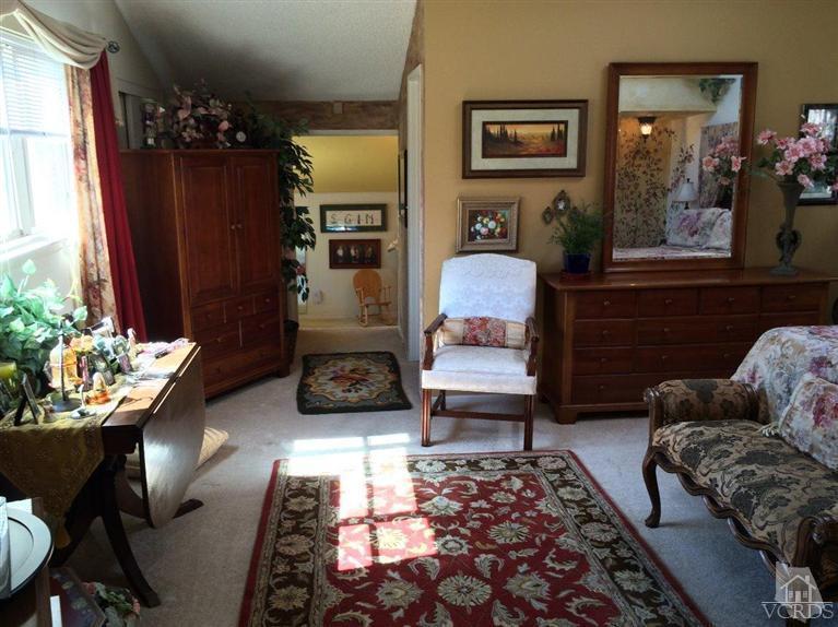 424 Reed Way Port Hueneme, CA 93041 - Photo 44 of 68 a living room with furniture and a potted plant