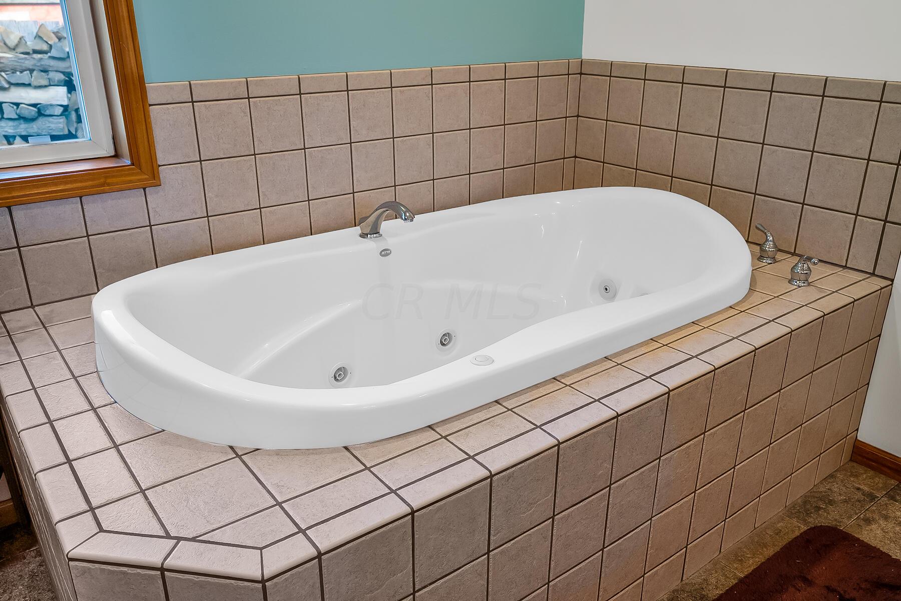 1704 Ford Road Delaware, OH 43015 - Photo 23 of 54 Soaking Tub