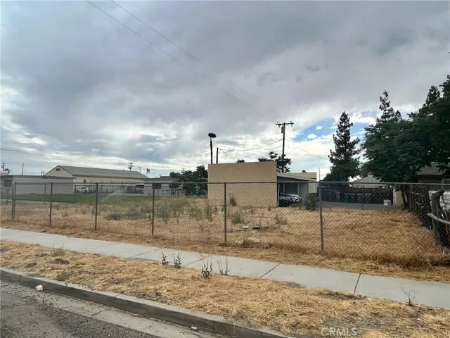 a view of a house with a yard and garage