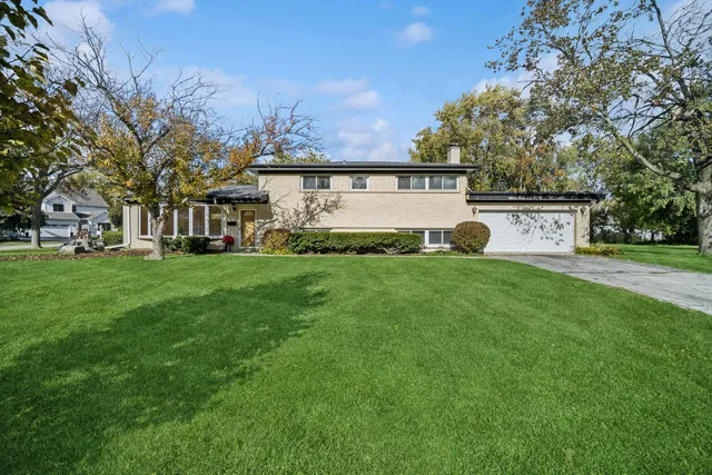 $725,000 | 1037 Heatherfield Lane, Glenview, IL 60025