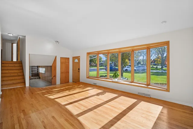 $725,000 | 1037 Heatherfield Lane, Glenview, IL 60025