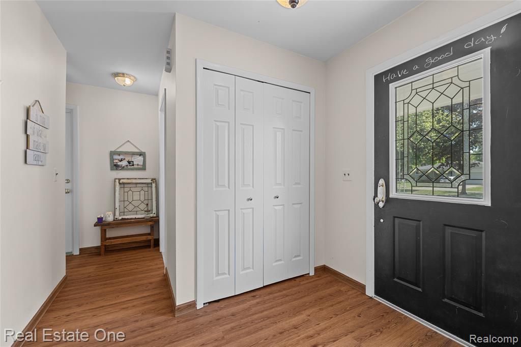 4931 Calvert Drive Troy, MI 48085 - Photo 4 of 31