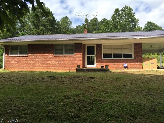 2560 Parsonville Road Purlear, NC 28665 - Photo 2 of 20