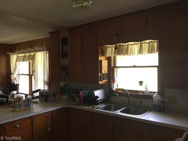 2560 Parsonville Road Purlear, NC 28665 - Photo 12 of 20
