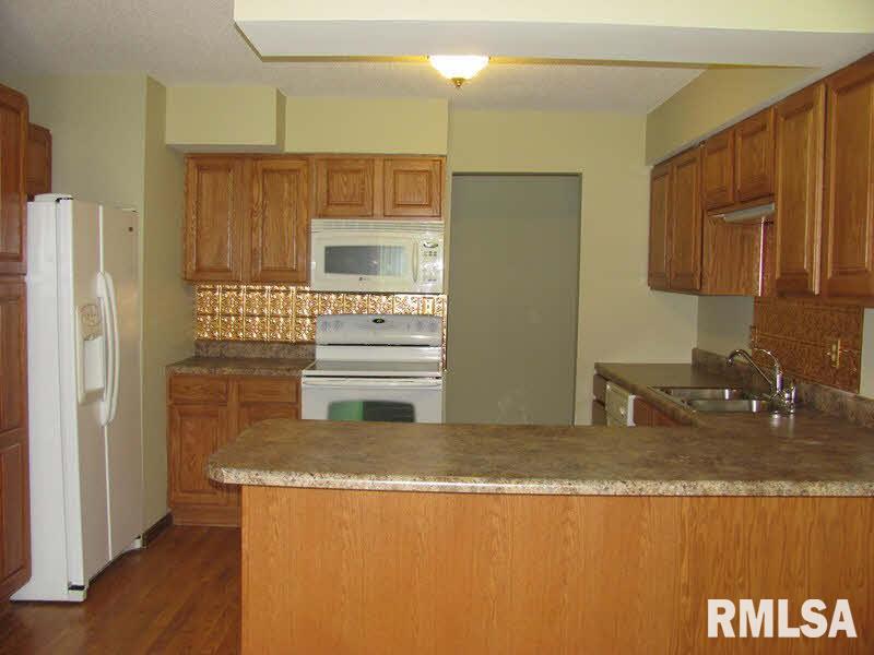 304 Gateway Road Marion, IL 62959 - Photo 3 of 15 Gallery Image 3