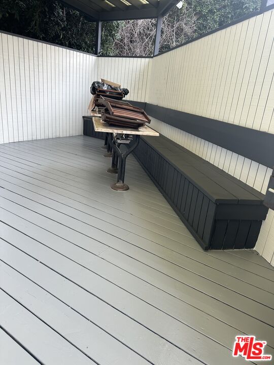 2477 Coolidge Avenue Los Angeles, CA 90064 - Photo 17 of 30 a view of sitting area in balcony