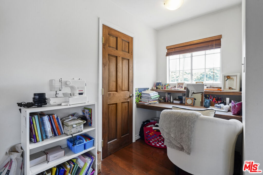 2477 Coolidge Avenue Los Angeles, CA 90064 - Photo 26 of 30 a living room with furniture and a book shelf