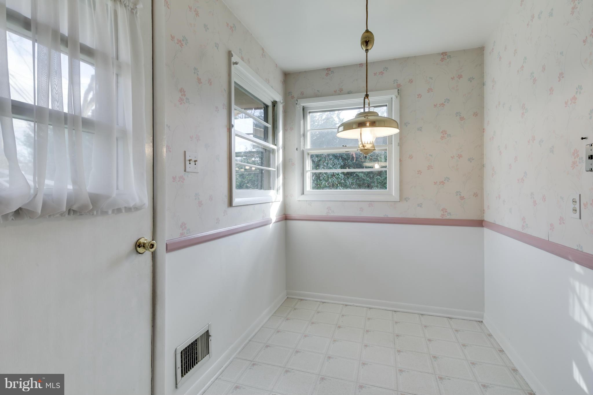 3901 Macalpine Road Ellicott City, MD 21042 - Photo 11 of 30 BREAKFAST NOOK
