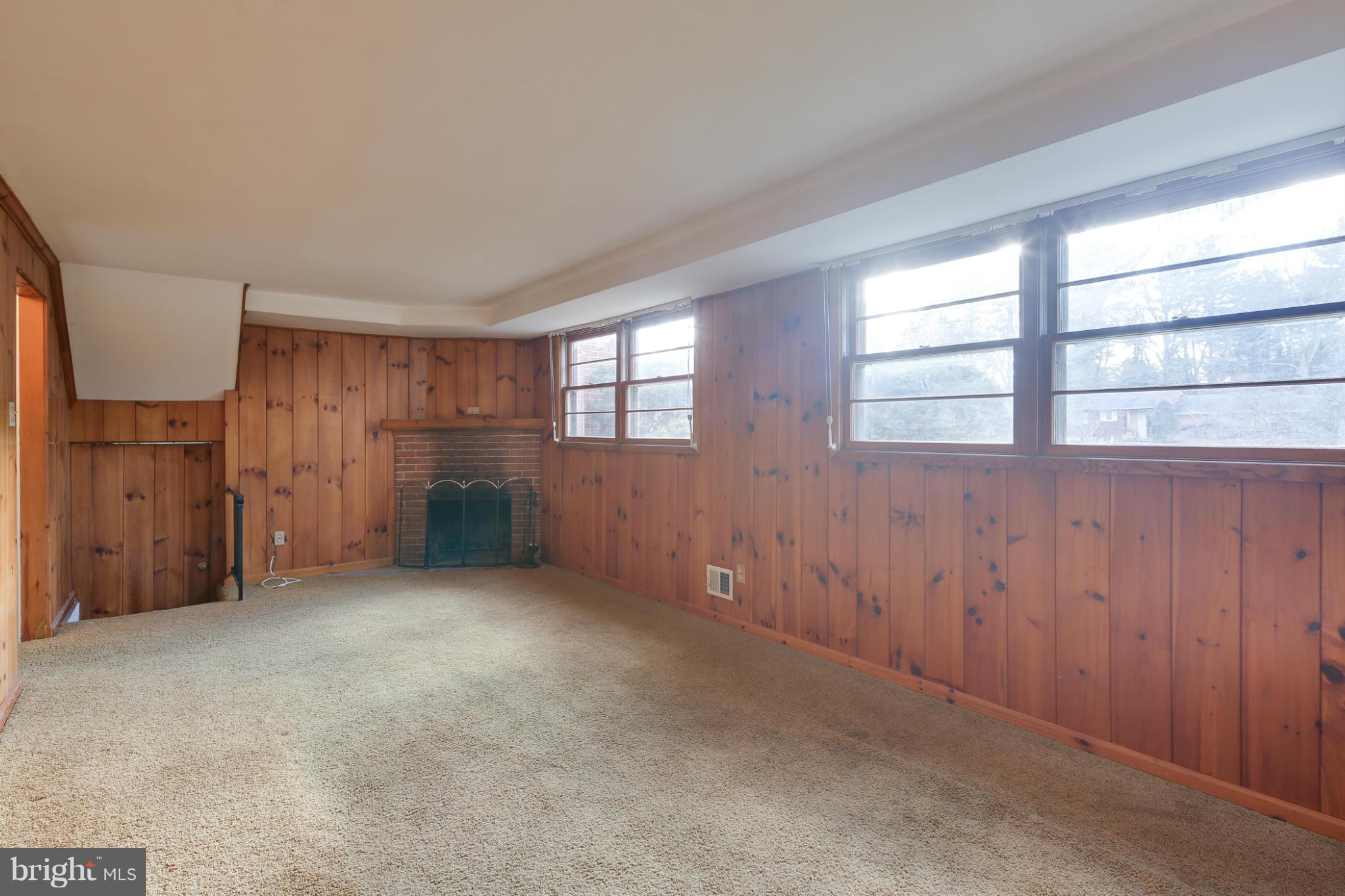 3901 Macalpine Road Ellicott City, MD 21042 - Photo 14 of 30 SPACIOUS FAMILY ROOM